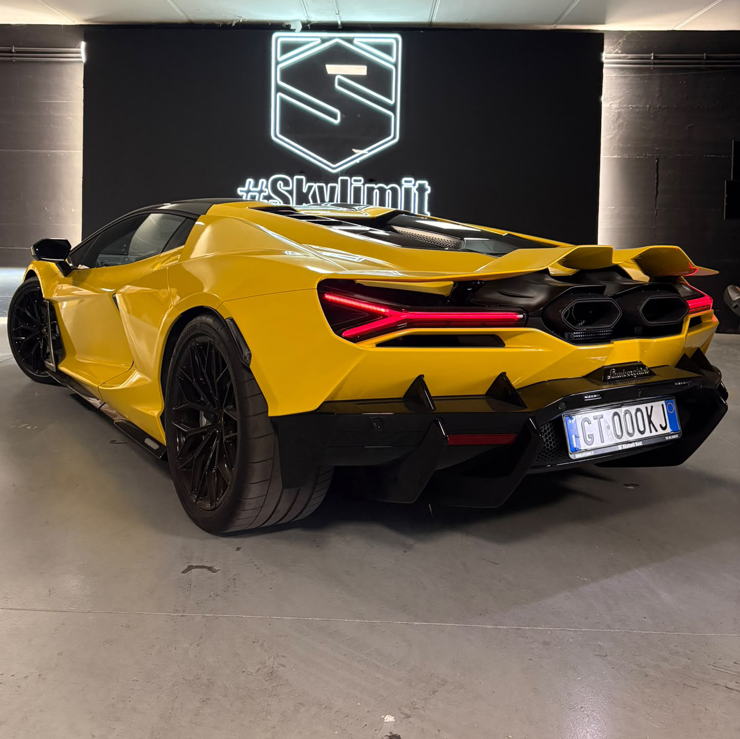 Lamborghini Revuelto