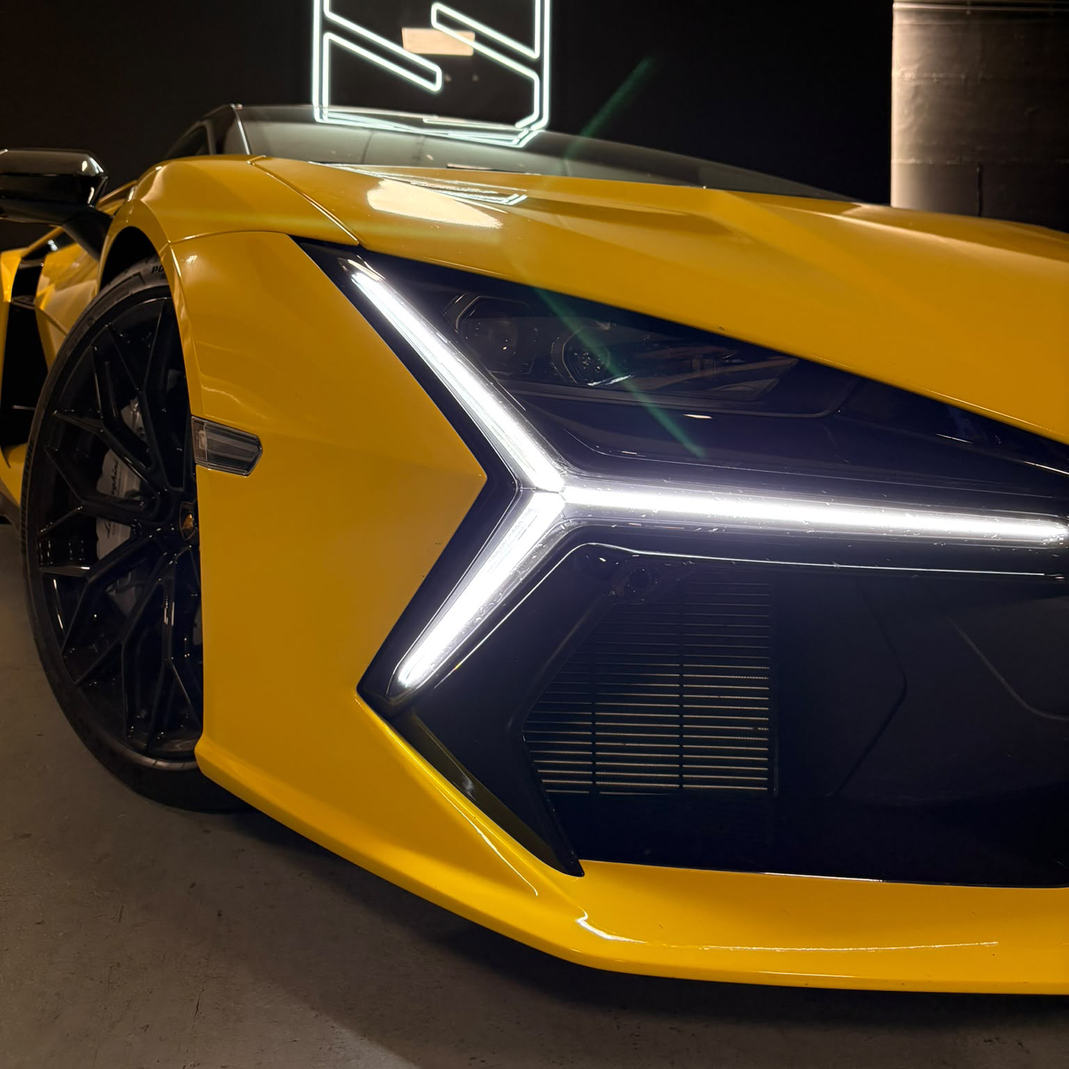 Lamborghini Revuelto