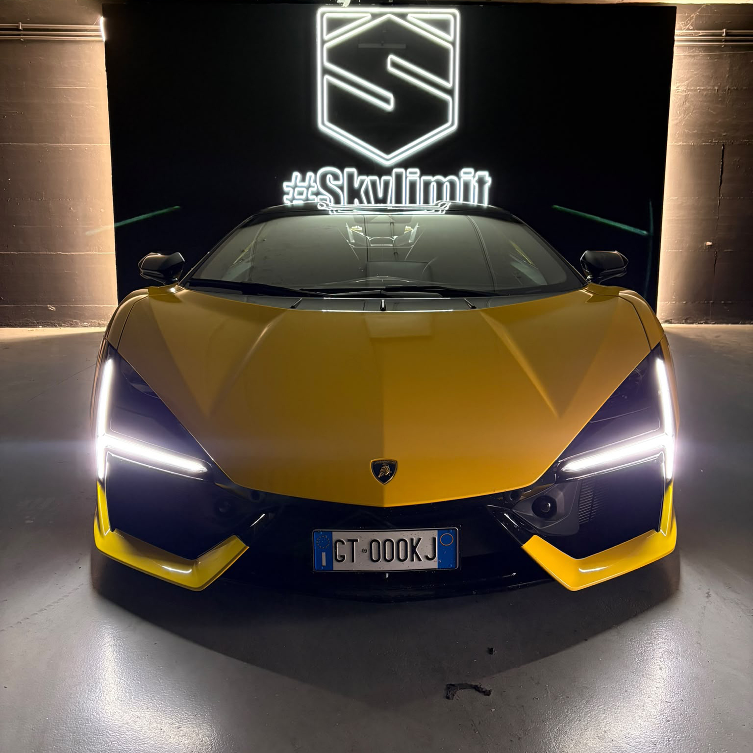 noleggio  Lamborghini Revuelto